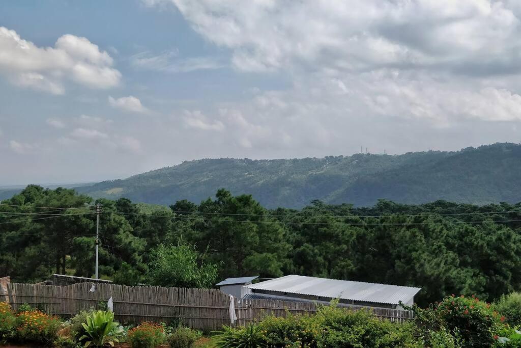 Roseville Shillong Kültér fotó