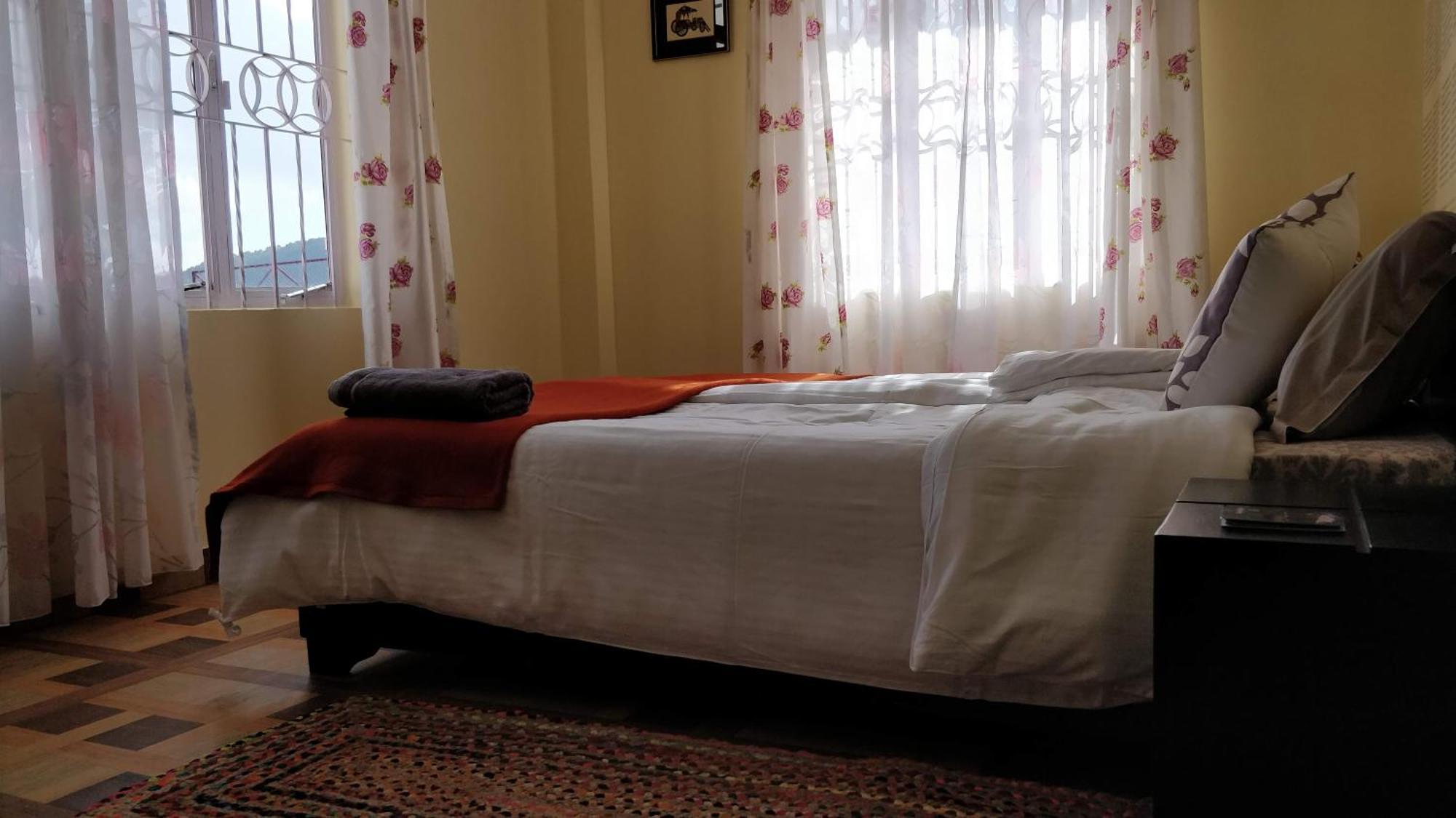 Roseville Shillong Kültér fotó